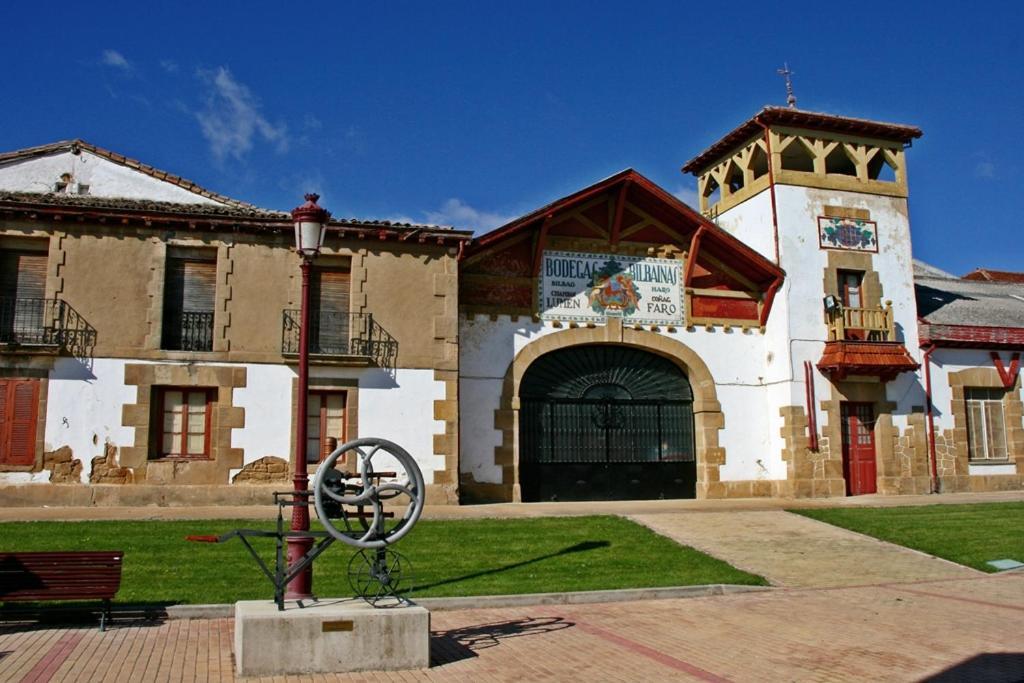 En El Corazon Del Barrio De La Estacion Villa Haro Buitenkant foto