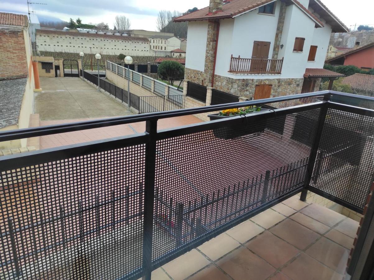 En El Corazon Del Barrio De La Estacion Villa Haro Buitenkant foto